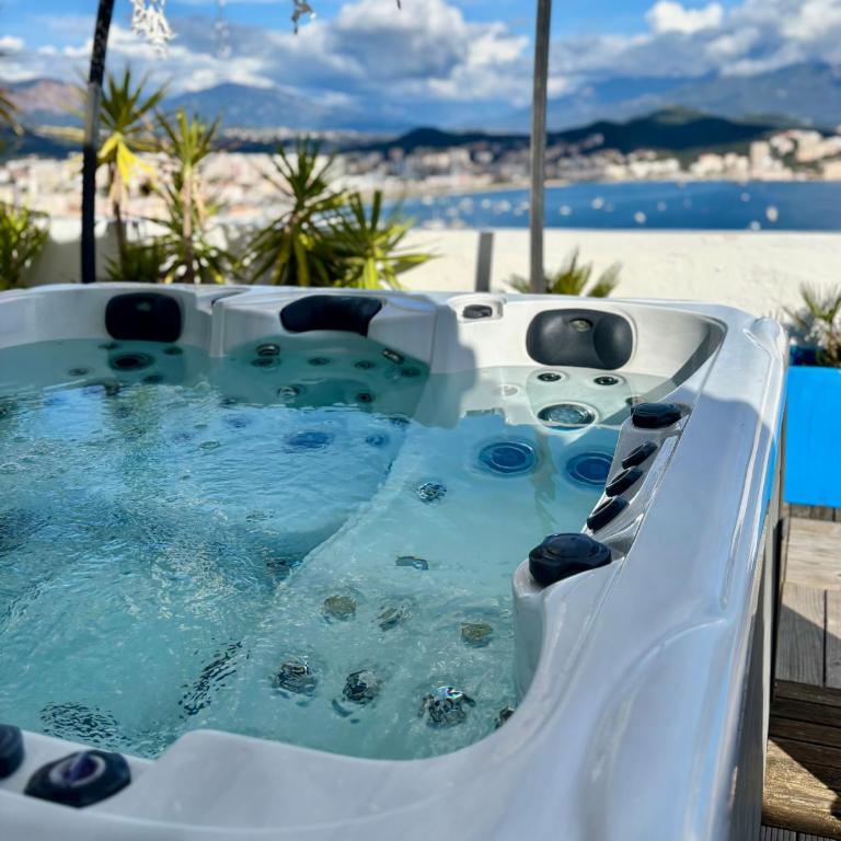 Penthouse panoramique avec Jacuzzi - Two-Bedroom Apartment - 15