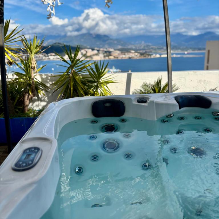 Penthouse panoramique avec Jacuzzi - Two-Bedroom Apartment - 19