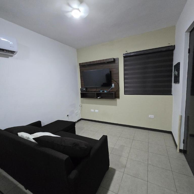 Entire Private House, Near the Airport - Apartamento de 2 dormitorios - 9