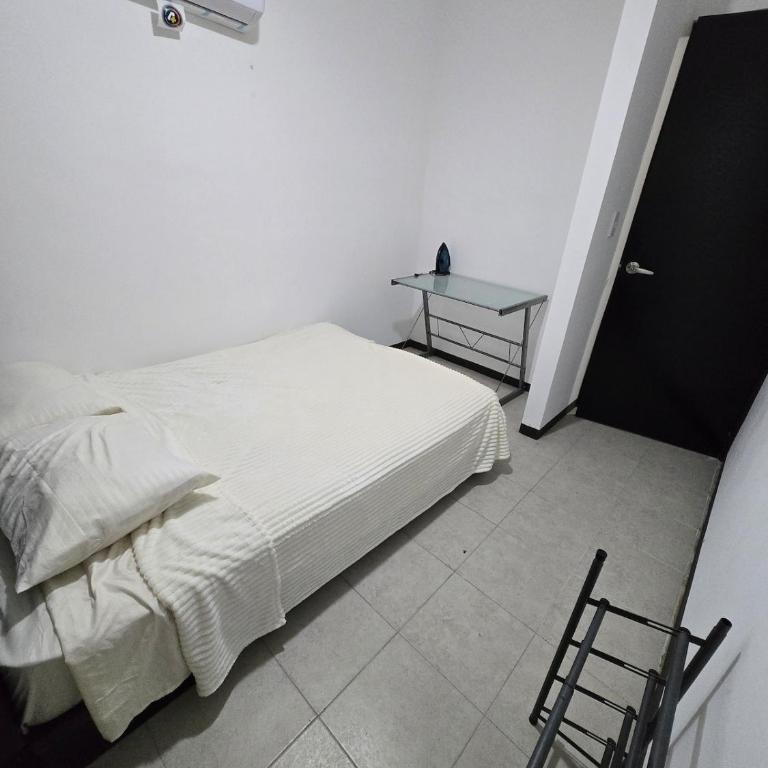 Entire Private House, Near the Airport - Apartamento de 2 dormitorios - 10