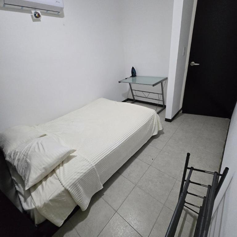 Entire Private House, Near the Airport - Apartamento de 2 dormitorios - 13