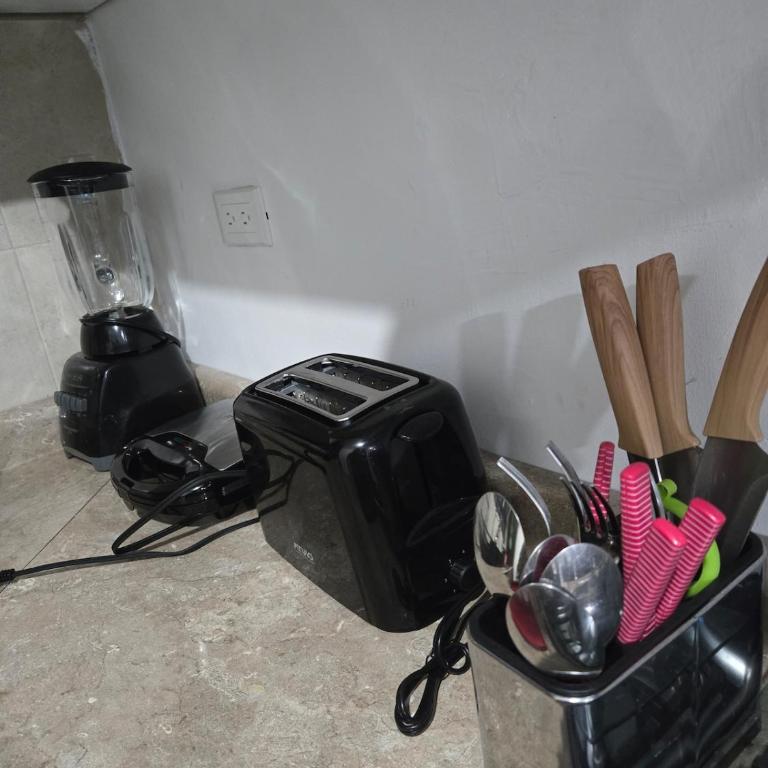 Entire Private House, Near the Airport - Apartamento de 2 dormitorios - 16