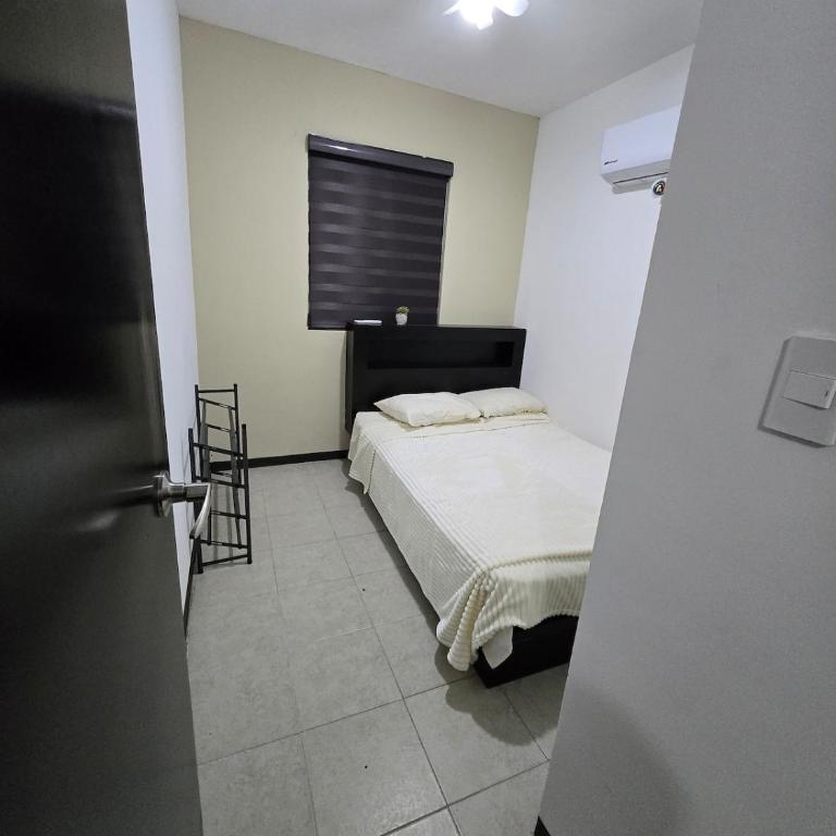Entire Private House, Near the Airport - Apartamento de 2 dormitorios - 23