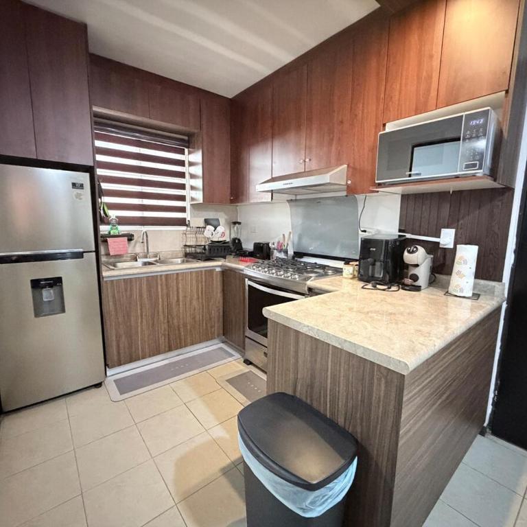 Entire Private House, Near the Airport - Apartamento de 2 dormitorios - 26