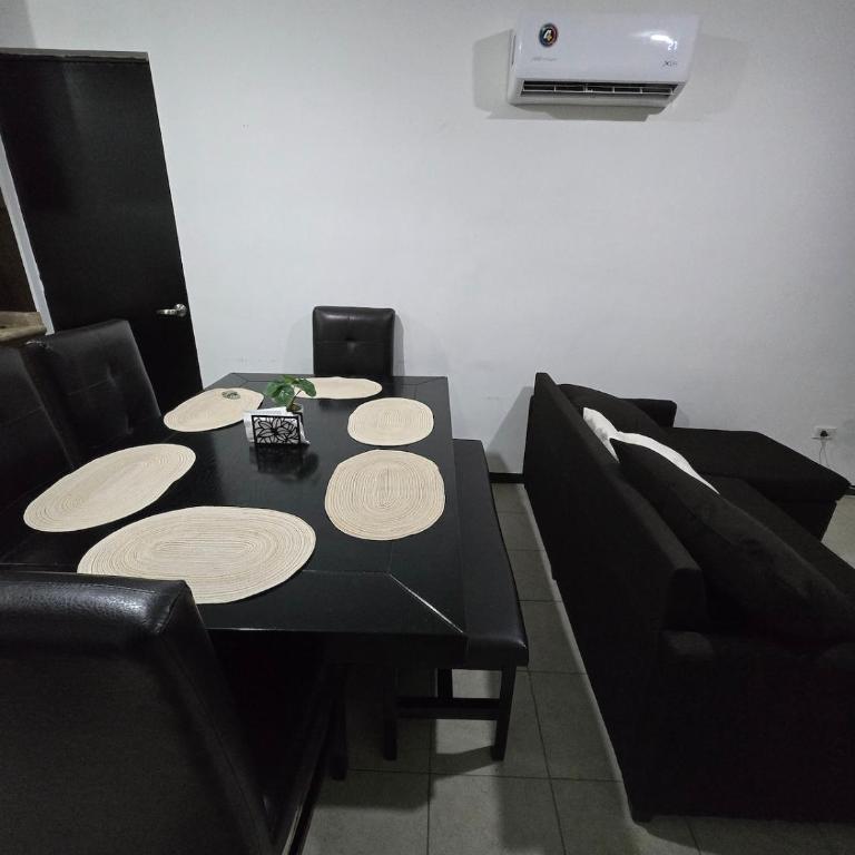 Entire Private House, Near the Airport - Apartamento de 2 dormitorios - 27