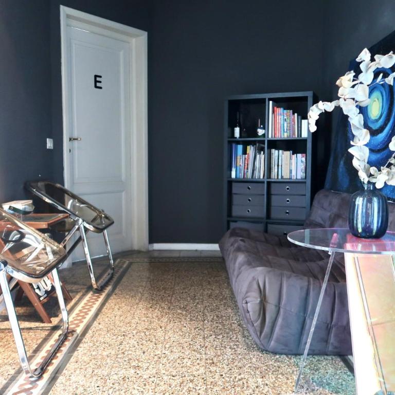 Cozy Esthers Room T with Balcony - Double Room - 16