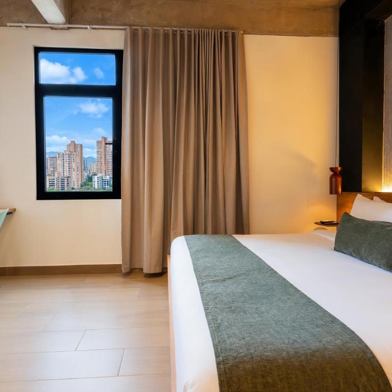 Hunters Hotel Medellin - Superior Double Room - 13