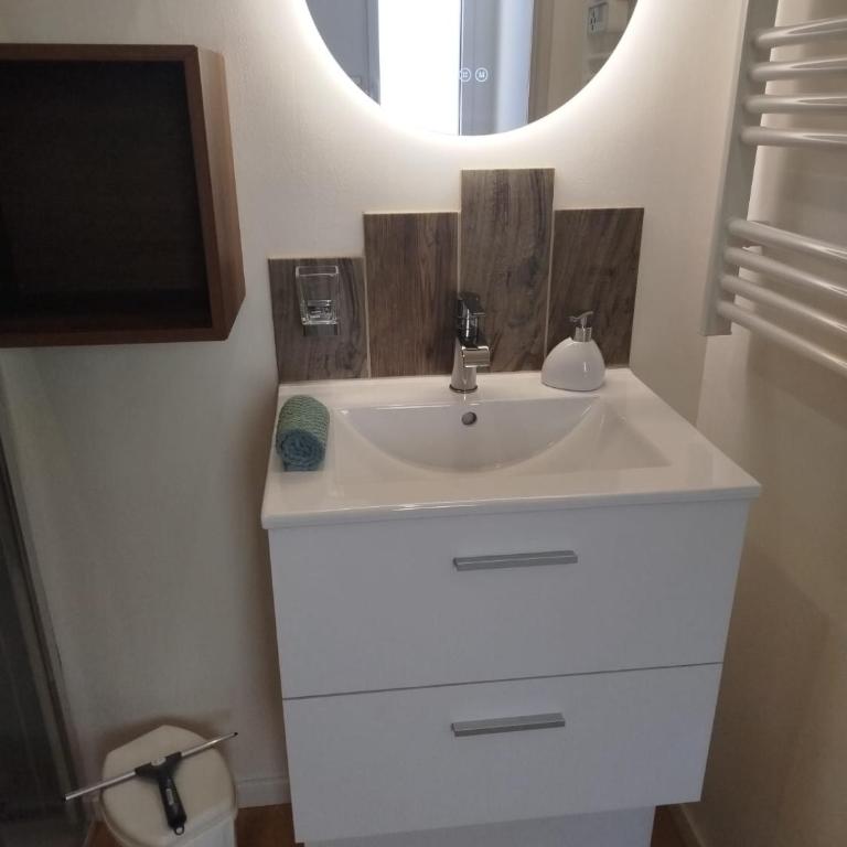 Grande Motte, Studio élégant, tout confort proche de la mer et du centre, lumineux avec balcon - One-Bedroom Apartment - 10
