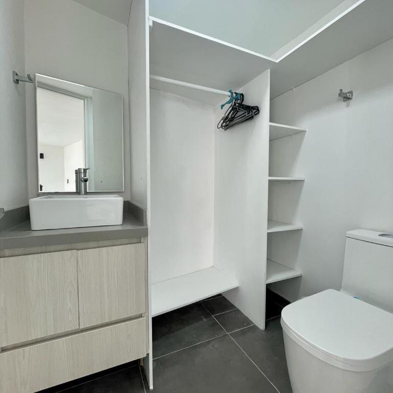 150 meters from El Poblado Park - Two-Bedroom Apartment - 18