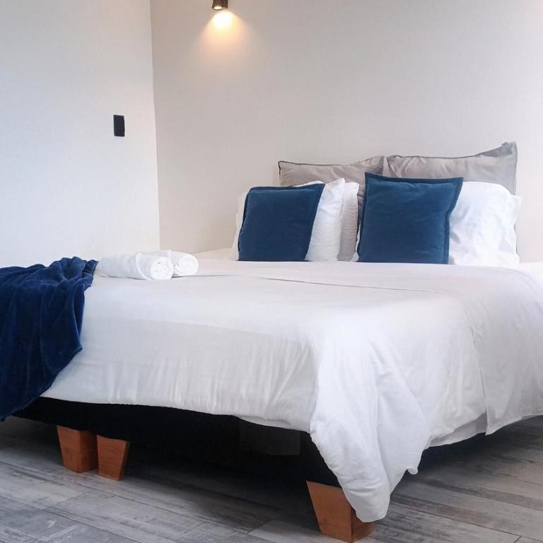 150 meters from El Poblado Park - Two-Bedroom Apartment - 19