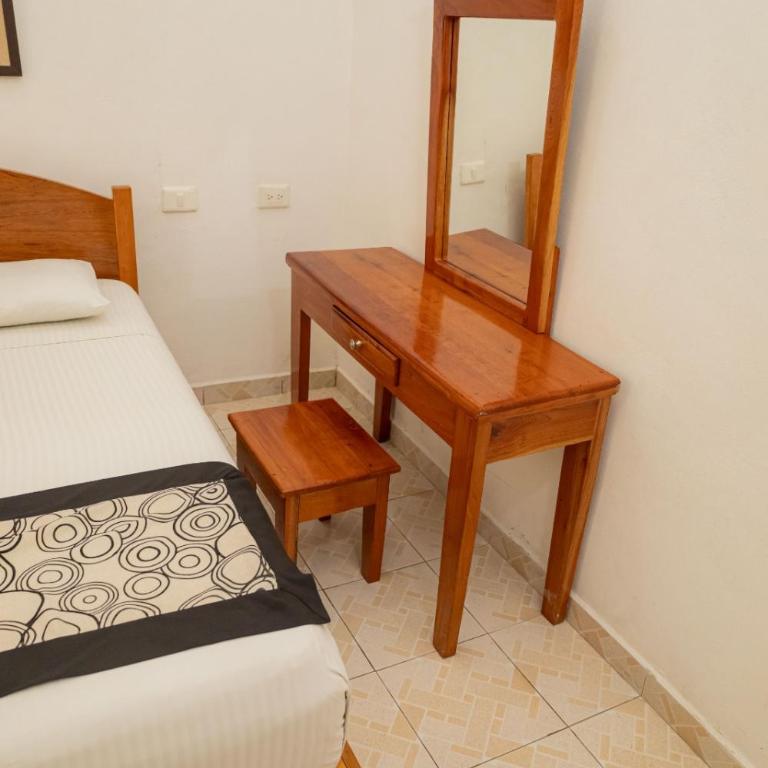 Hotel Las Palmas en Laurel - Habitación Doble - 7