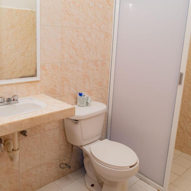 Hotel Las Palmas en Laurel - Habitación Doble - 11