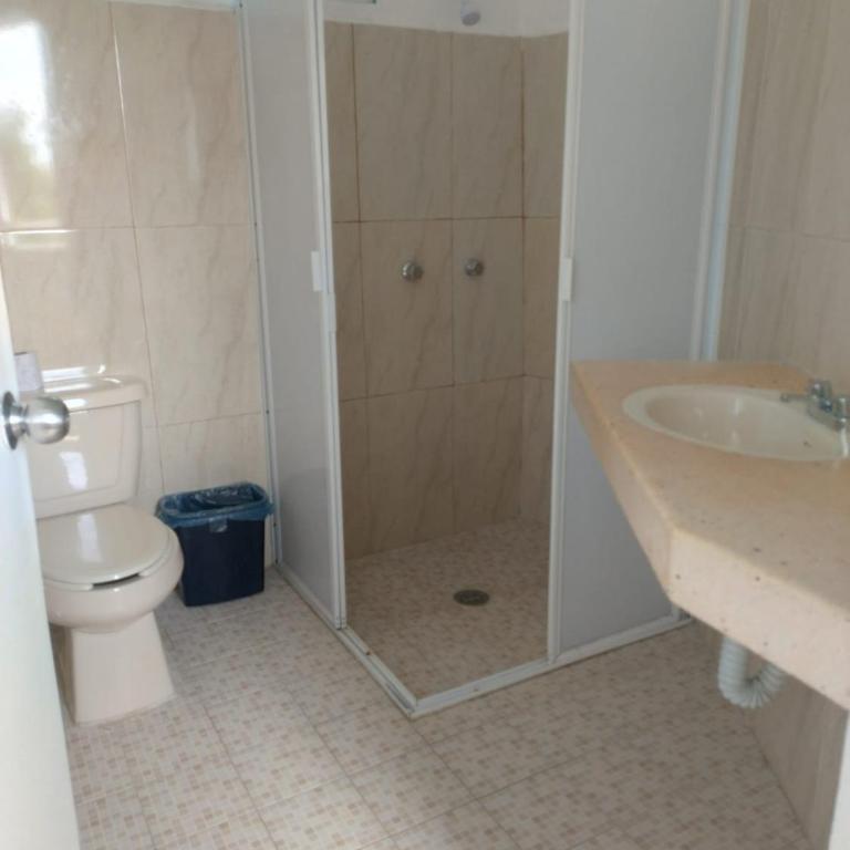 Hotel Las Palmas en Laurel - Habitación cuádruple - 15