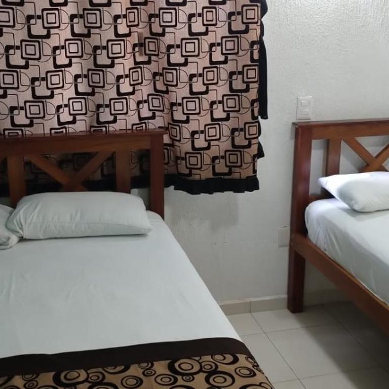 Hotel Las Palmas en Laurel - Habitación cuádruple - 11