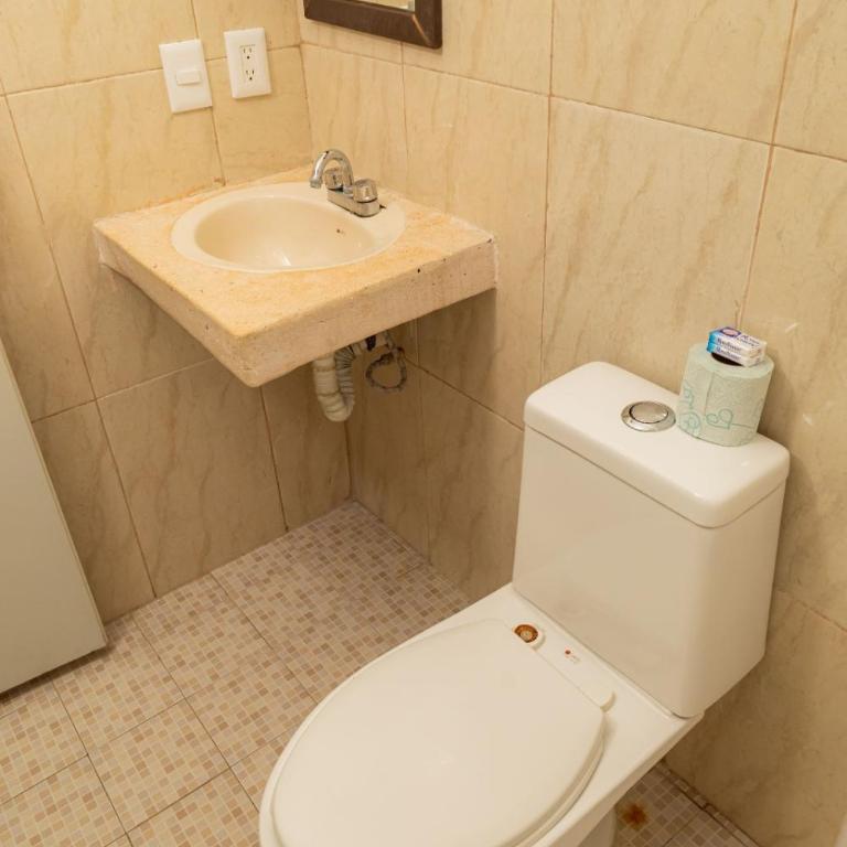 Hotel Las Palmas en Laurel - Habitación cuádruple - 14