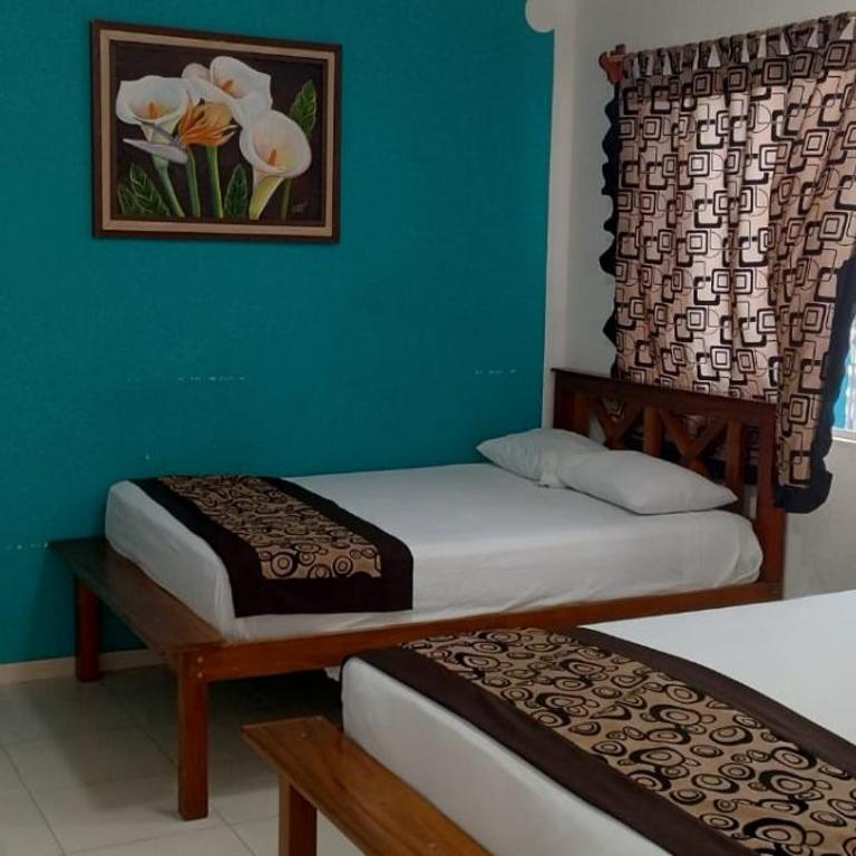 Hotel Las Palmas en Laurel - Habitación cuádruple - 1