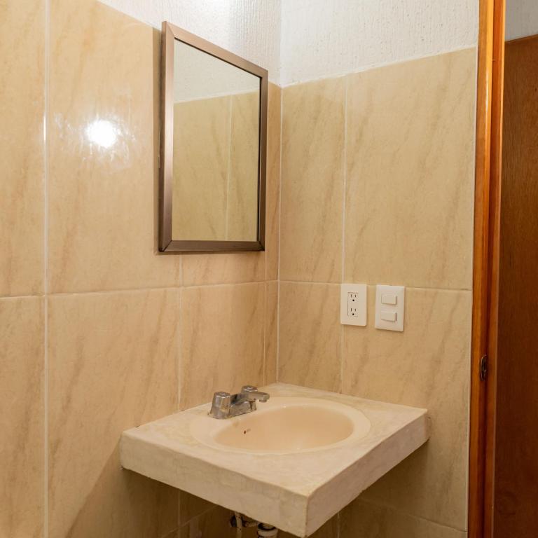 Hotel Las Palmas en Laurel - Habitación cuádruple - 13