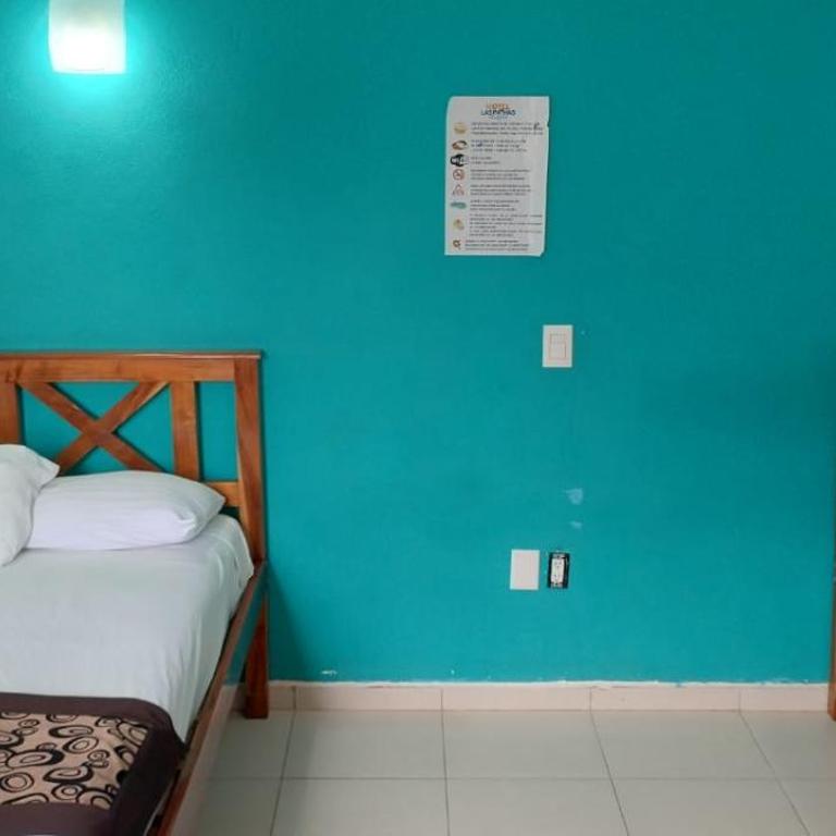 Hotel Las Palmas en Laurel - Habitación Triple con vistas a la ciudad - 11