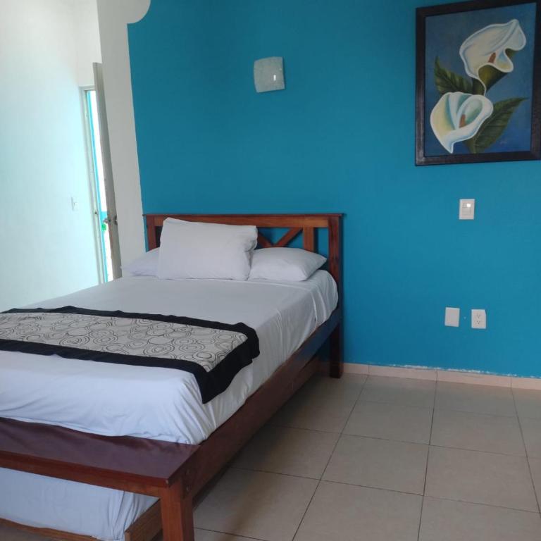 Hotel Las Palmas en Laurel - Habitación Triple con vistas a la ciudad - 2