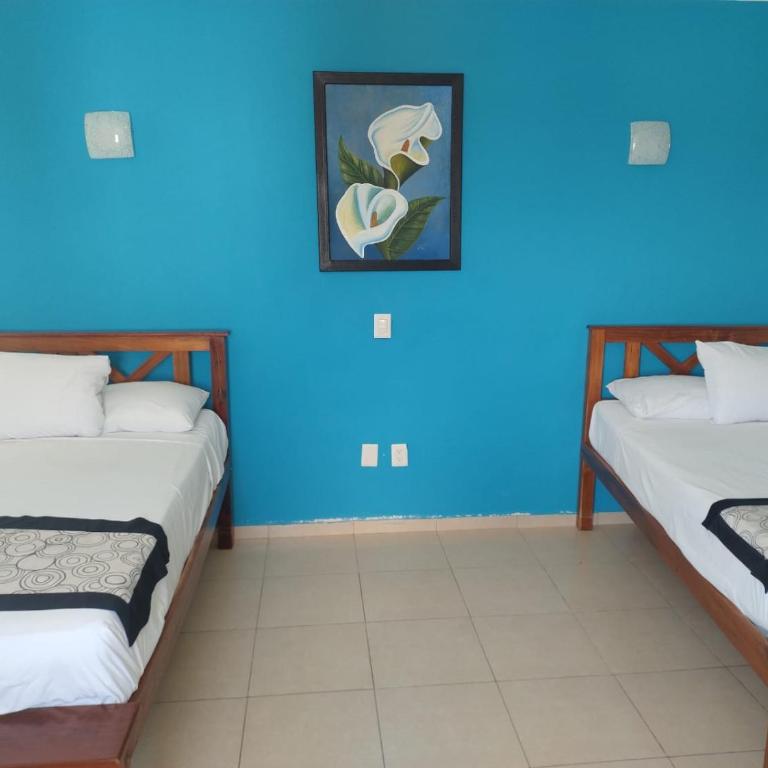 Hotel Las Palmas en Laurel - Habitación Triple con vistas a la ciudad - 8