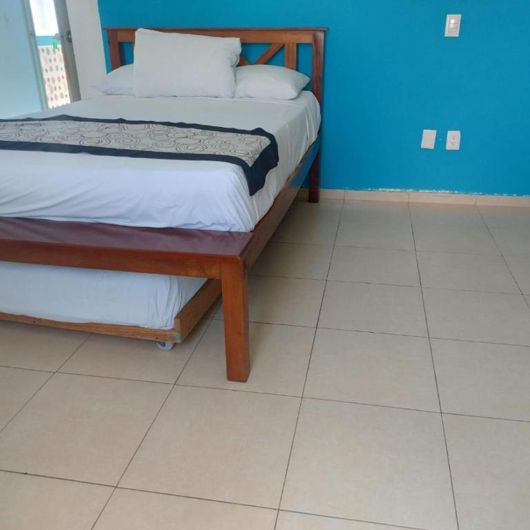 Hotel Las Palmas en Laurel - Habitación Triple con vistas a la ciudad - 6