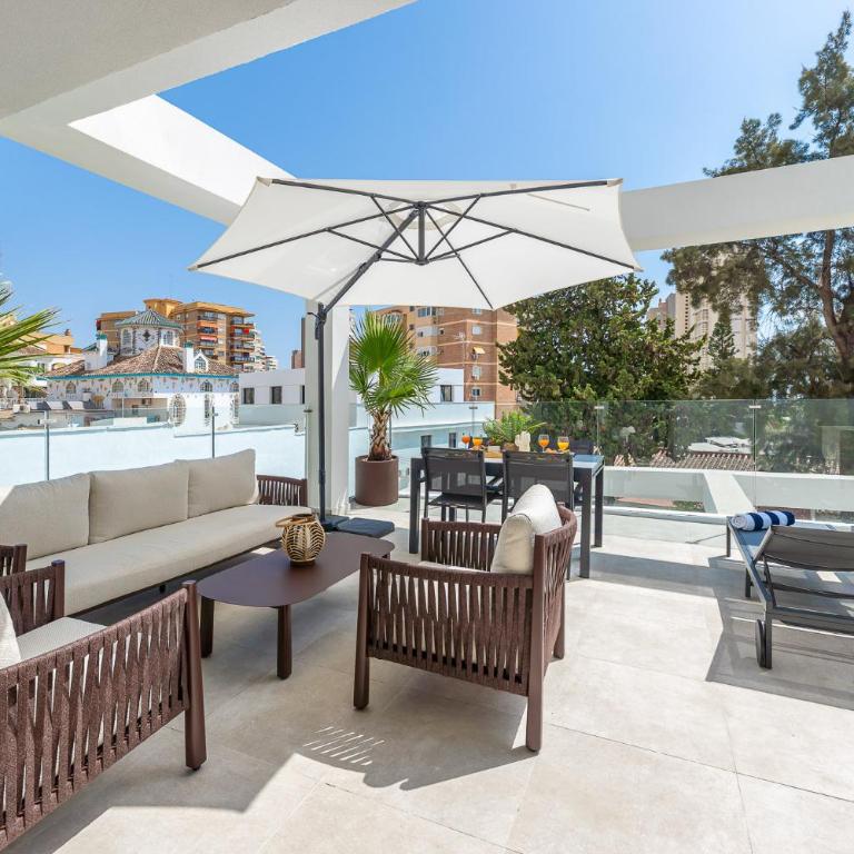 797 HOLIDAY RENTALS - Lujoso piso con piscina privada - Apartamento Deluxe de 2 dormitorios con balcón - 3