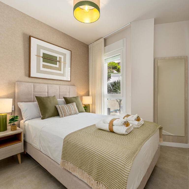 797 HOLIDAY RENTALS - Lujoso piso con piscina privada - Apartamento Deluxe de 2 dormitorios con balcón - 4