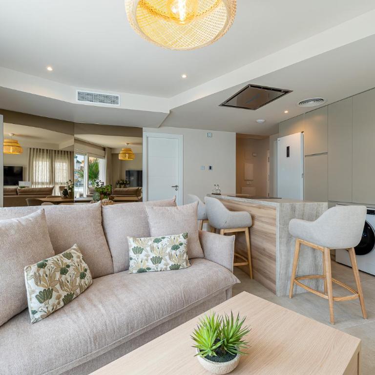 797 HOLIDAY RENTALS - Lujoso piso con piscina privada - Apartamento Deluxe de 2 dormitorios con balcón - 10