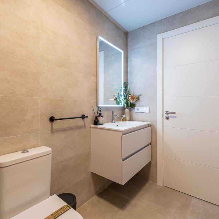 797 HOLIDAY RENTALS - Lujoso piso con piscina privada - Apartamento Deluxe de 2 dormitorios con balcón - 25