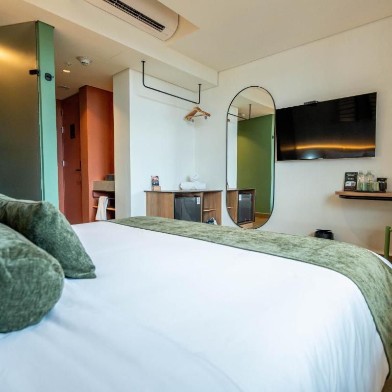 Hunters Hotel Medellin - Deluxe Double Room - 16