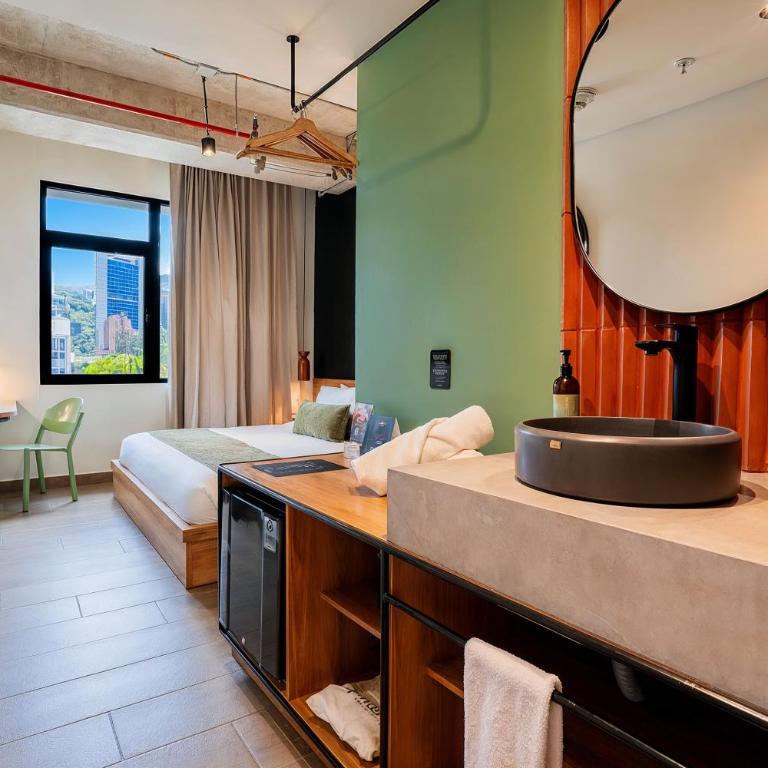 Hunters Hotel Medellin - Deluxe Double Room - 17