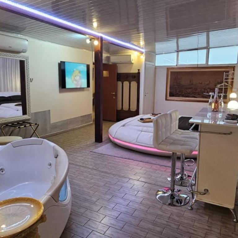 Love Suite JACUZZI - Apartment mit 1 Schlafzimmer - 7
