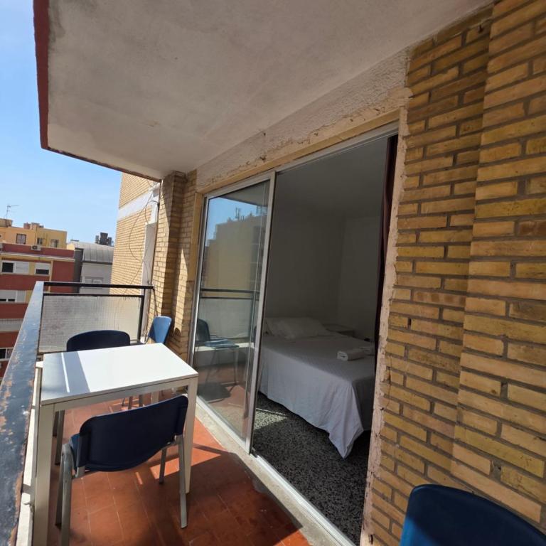 HABITACIÓN PRIVADA SUPER GRANDE CON BALCON GRANDE EN EL CENTRO DE MALAGA LA MEJOR ZONA JUSTO ENFRENTE DELA ESTACION DE TREN a - Doppelzimmer - 4