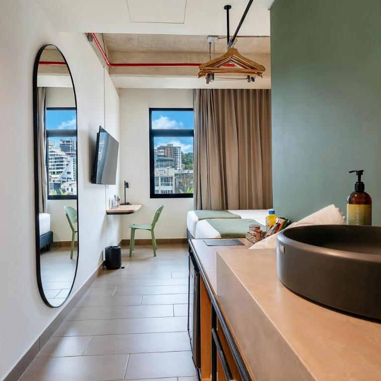 Hunters Hotel Medellin - Deluxe Twin Room - 3
