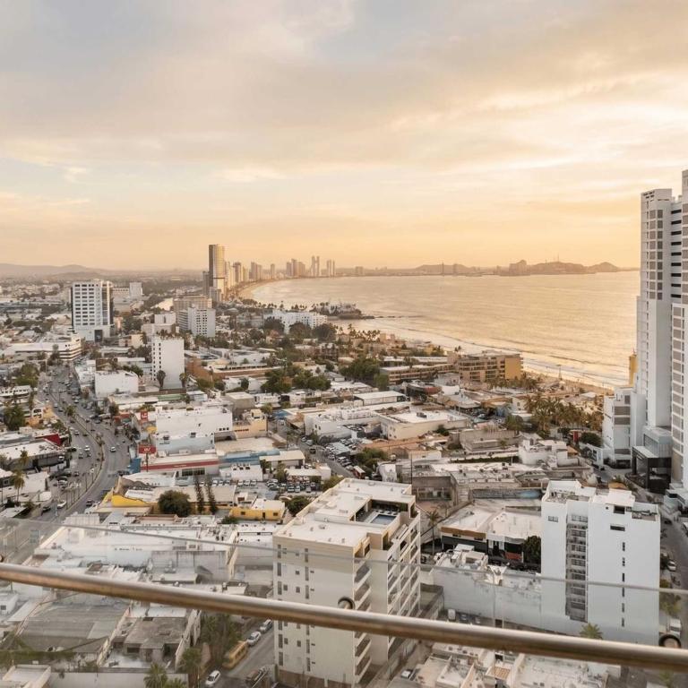 Luxury condo with balcony and front ocean view - CM806 - Apartamento de 3 dormitorios con vistas al océano - 10