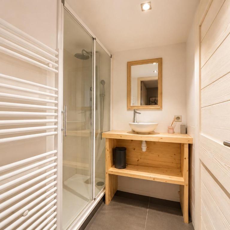 Chalet de luxe 10 pers. avec sauna au cœur du village, WiFi inclus - FR-1-505-34 - Chalet (10 Adultes) - 10
