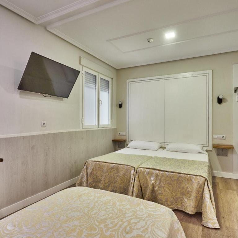 Hostal Madrid - Dreibettzimmer Rückseite - 4