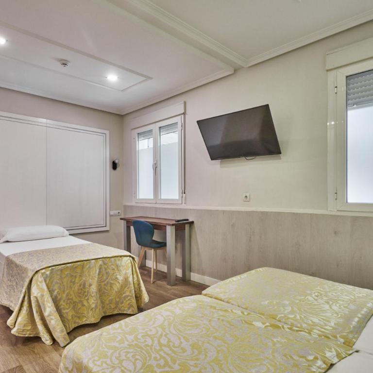 Hostal Madrid - Dreibettzimmer Rückseite - 5