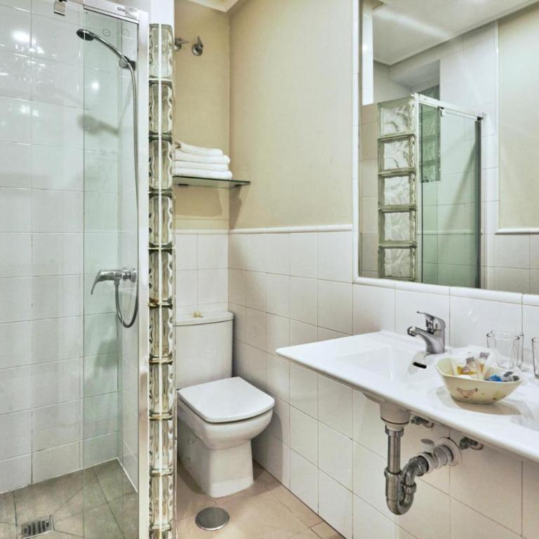 Hostal Madrid - Dreibettzimmer mit Straßenblick - 3