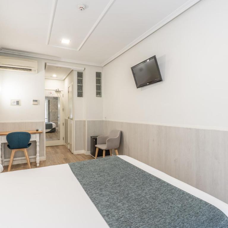 Hostal Madrid - Superior Doppelzimmer mit Straßenblick - 1