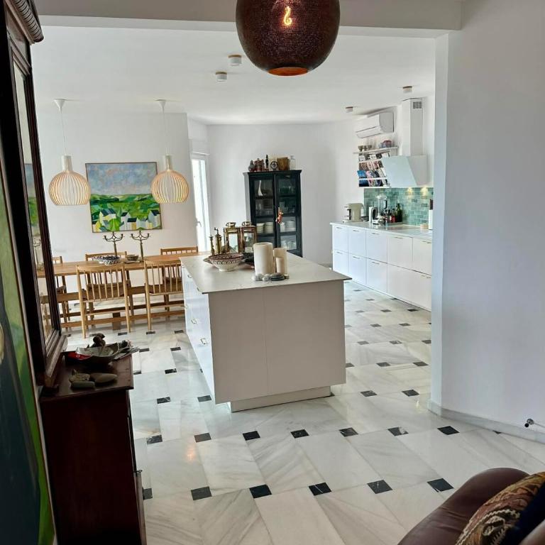 Luxury villa - short walk to beach and city - Casa de 4 dormitorios - 17