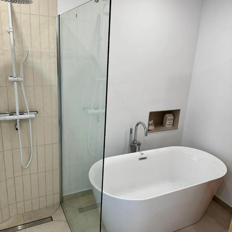 Luxury villa - short walk to beach and city - Casa de 4 dormitorios - 46