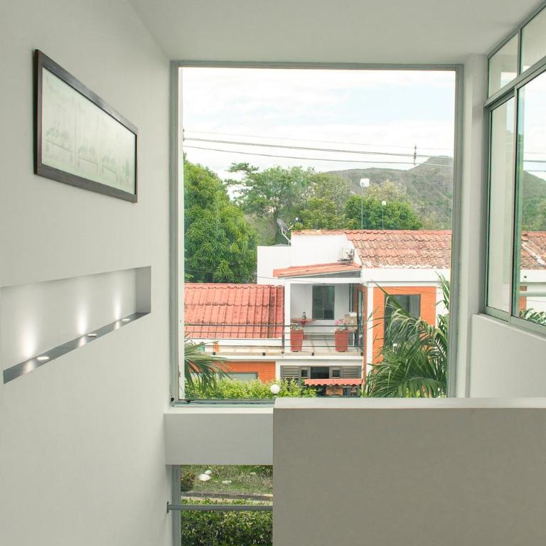 FANTÁSTICA CASA con Piscina Grande Jacuzzi y BBQ Girardot Ricaurte - Casa de 3 dormitorios - 60
