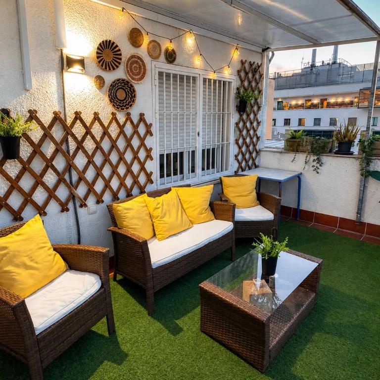 Ático espectacular en pleno centro, parking Gratuito y terraza privada - Two-Bedroom Apartment - 1