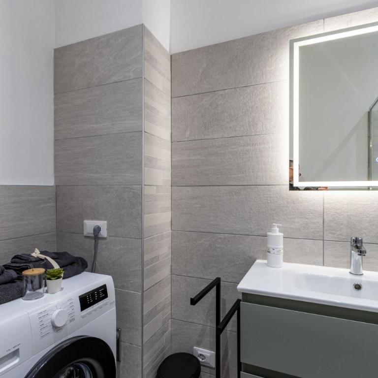The Secret Court - Arona - AC - WiFi by Guestaly - Appartamento con 3 Camere da Letto - 19