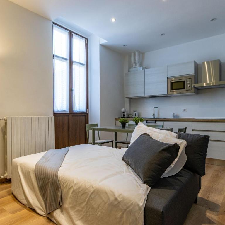 The Secret Court - Arona - AC - WiFi by Guestaly - Appartamento con 3 Camere da Letto - 35