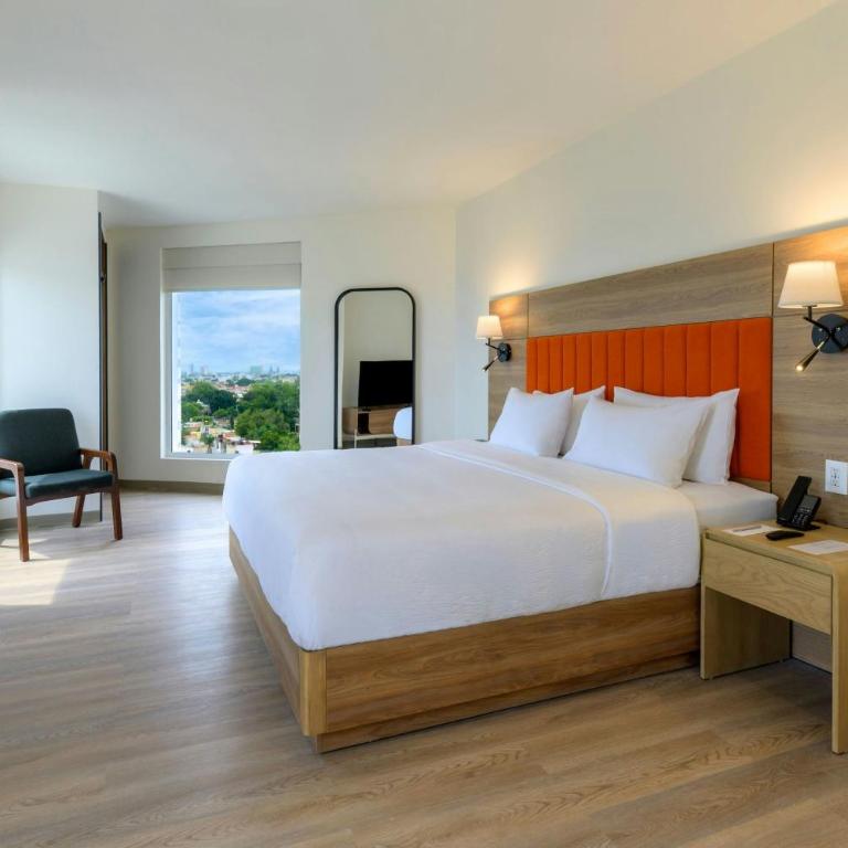 Residence Inn by Marriott Guadalajara Country Club - Suite esquinera de 1 dormitorio con cama extragrande - 1