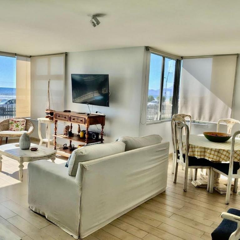Maravilloso piso bajo primera linea Av del Mar - Apartamento - 1