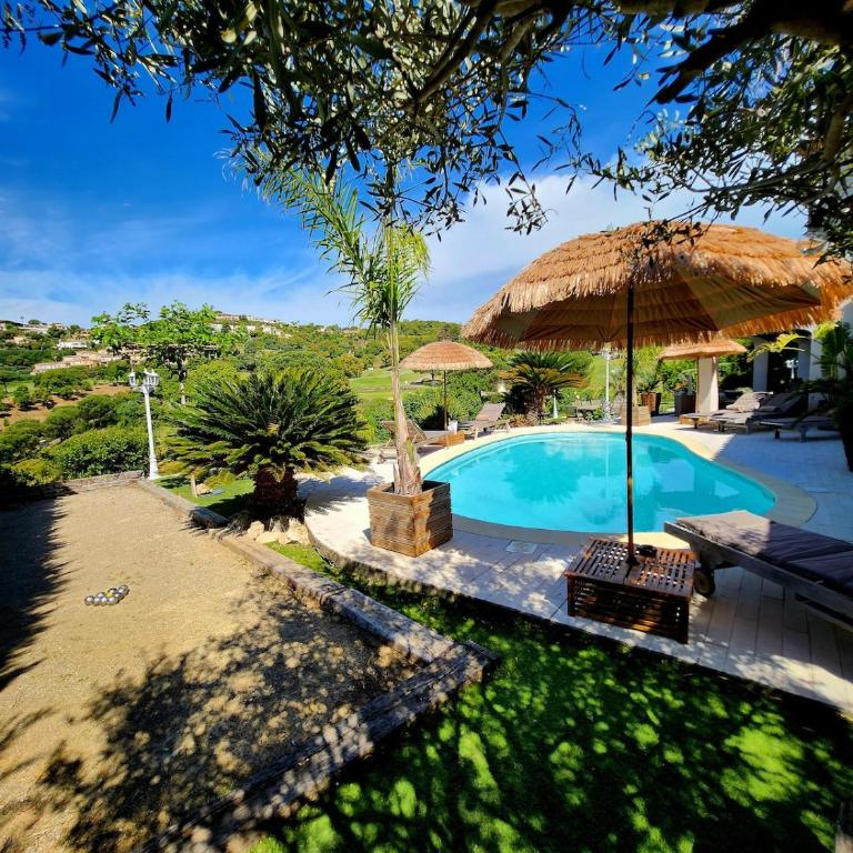 Villa avec piscine et mini-golf - Villa - 35