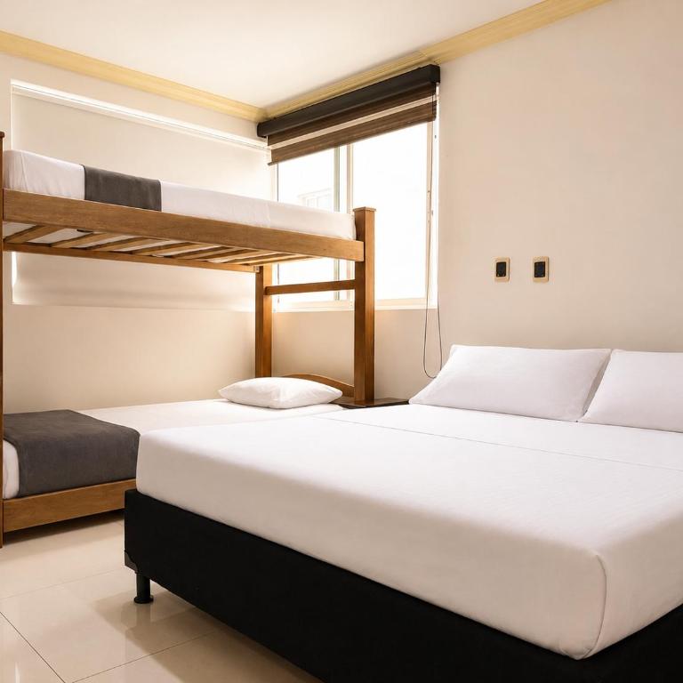 Hotel Boutique Laureles Home - Standard Quadruple Room - 10